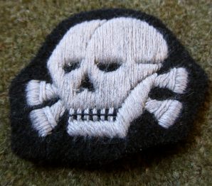 CAP TOTENKOPF-EMBRODIERED