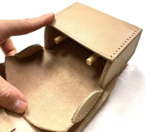 PISTOL REVOLVER AMMO BOX WITH WOODEN BLOCK- RAW LEATHER